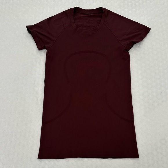Lululemon Swiftly Tech Short Sleeve Shirt 2.0
Hip Length Size 4 Burgundy Maroon - Picture 1 of 5
